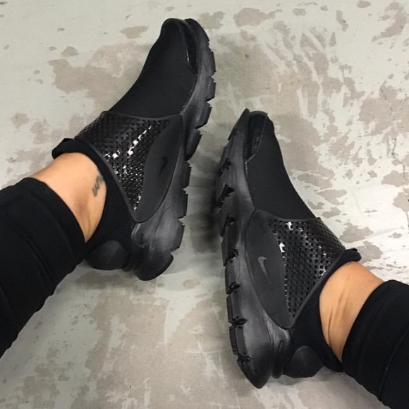Nike Shoes - NWTNike sock dart black on black SE